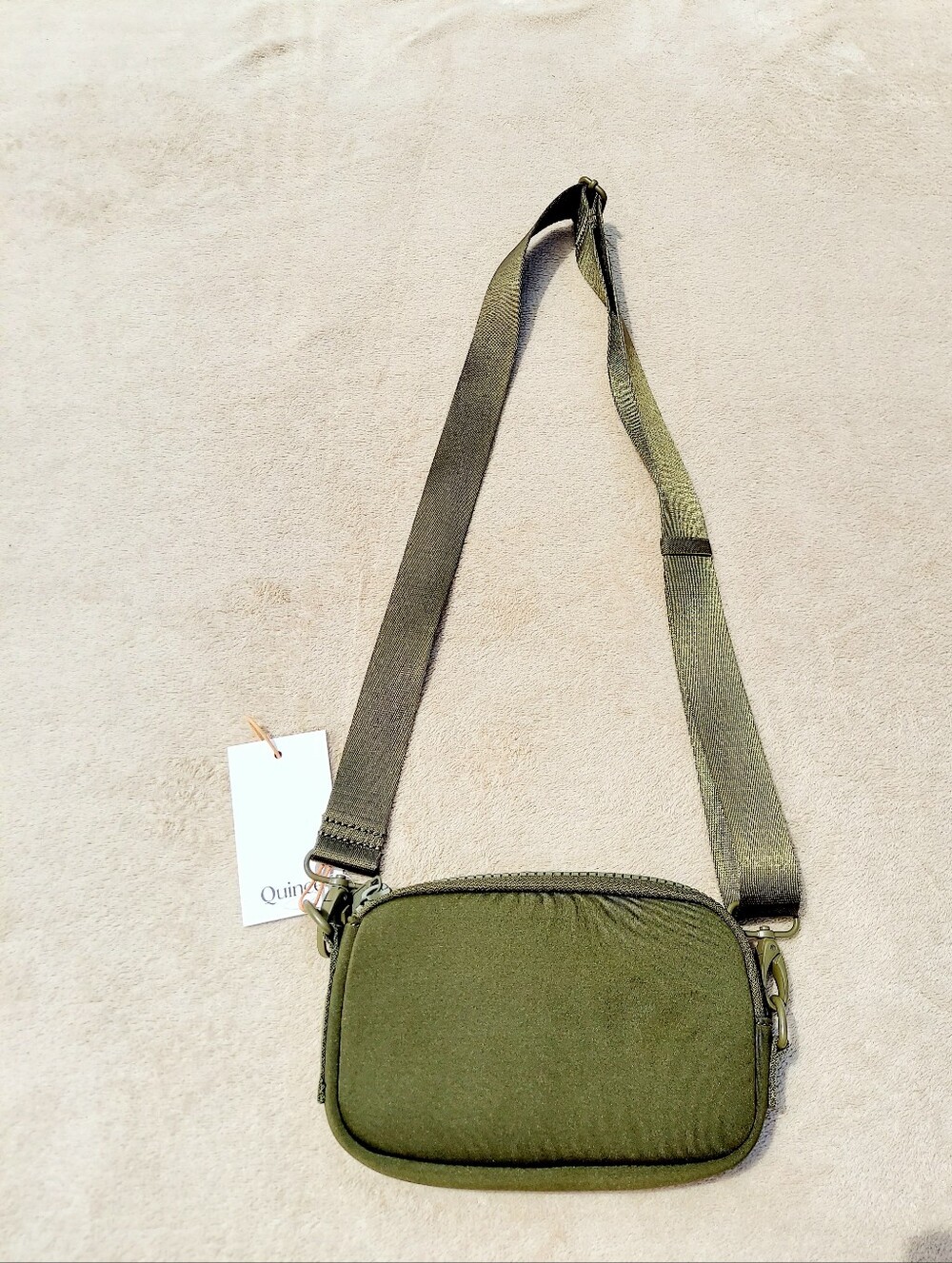 Quince Olive Green Neoprene Crossbody Bag NWT Travel Feminine Vacation Prepy - Picture 2 of 7